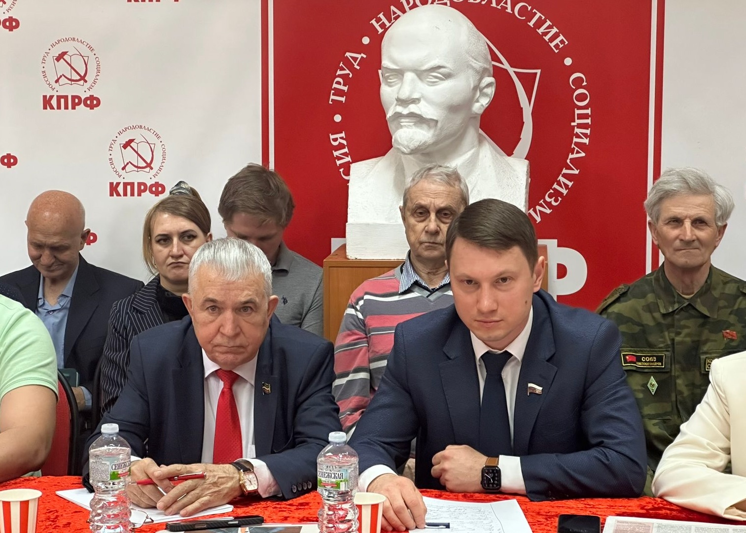 Сегодня в режиме видеоконференции прошло Общероссийское открытое партийное собрание КПРФ. Принял участие в собрании из штаба Татарстанского республиканского отделения КПРФ. Сегодня в режиме видеоконференции прошло Общероссийское открытое партийное собрание КПРФ. Принял участие в собрании из штаба Татарстанского республиканского отделения КПРФ.