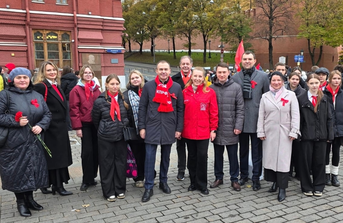 С Днем рождения, Ленинский Комсомол!