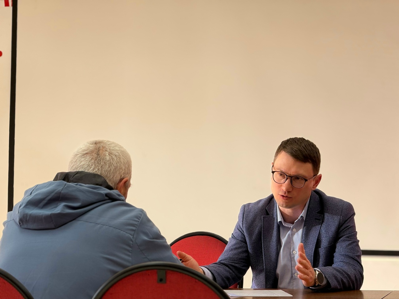 В рамках региональной недели провел прием граждан в штабе Татарстанского отделения КПРФ в Казани.