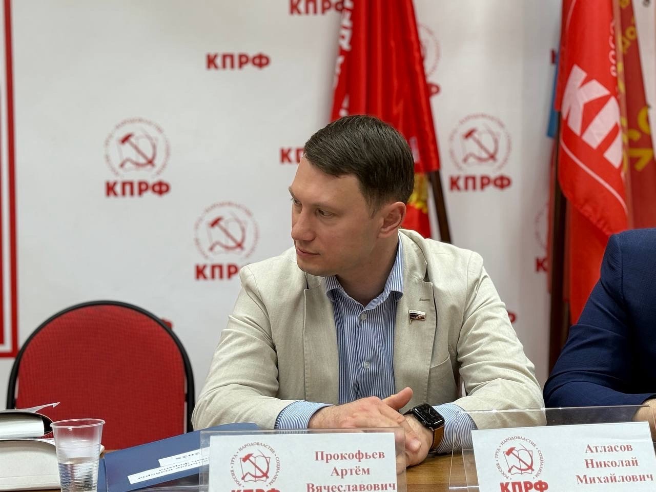 Принял участие в IV Пленуме Татарстанского отделения КПРФ. Принял участие в IV Пленуме Татарстанского отделения КПРФ.